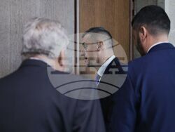 Народно събрание - първо тържествено заседание - кулоари - Кирил Добрев