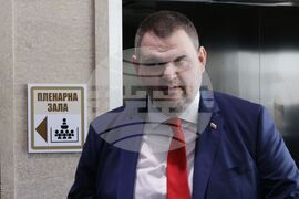 Народно събрание - първо тържествено заседание - кулоари - Делян Пеевски