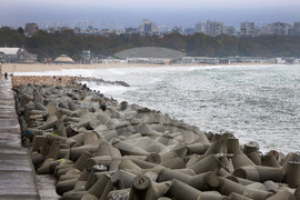 Варна - вълнолом - укрепване
