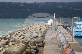 Варна - вълнолом - укрепване