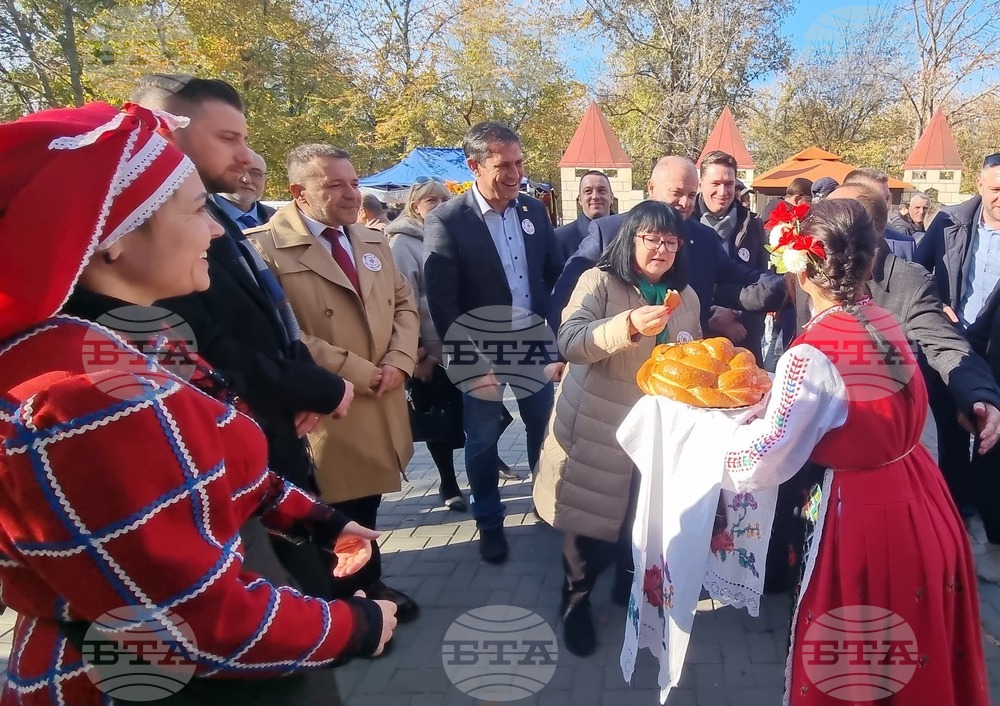 Българският посланик в Кишинев Мая Добрева беше сред официалните гости на гагаузкия празник „Касъм“ в град Чадър-Лунга