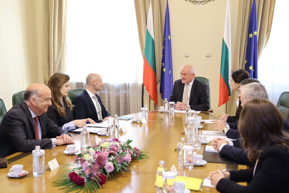 Напредък по темата за присъединяване на България към Програмата за безвизово пътуване на САЩ беше отчетен на среща между Димитър Главчев и Адам Хънтър