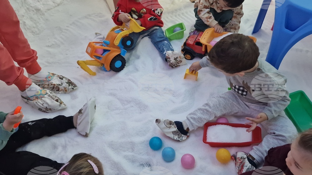 Осигуреността с места в детски ясли в България расте минимално, сочат данни на НСИ за 2024 г.