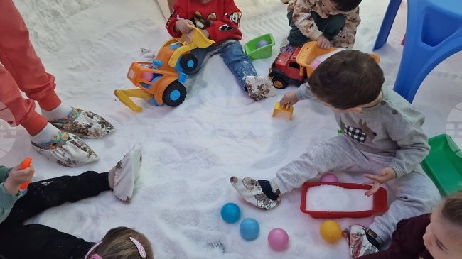 Осигуреността с места в детски ясли в България расте минимално, сочат данни на НСИ за 2024 г.