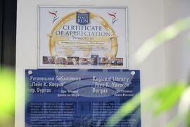Бургас - Регионална библиотека „Пейо К. Яворов" - плоча на мира