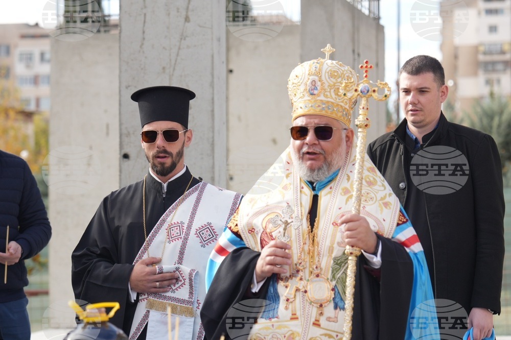 Митрополит Киприан отслужи водосвет за изграждане на нов храм на името на свети Мина в Стара Загора