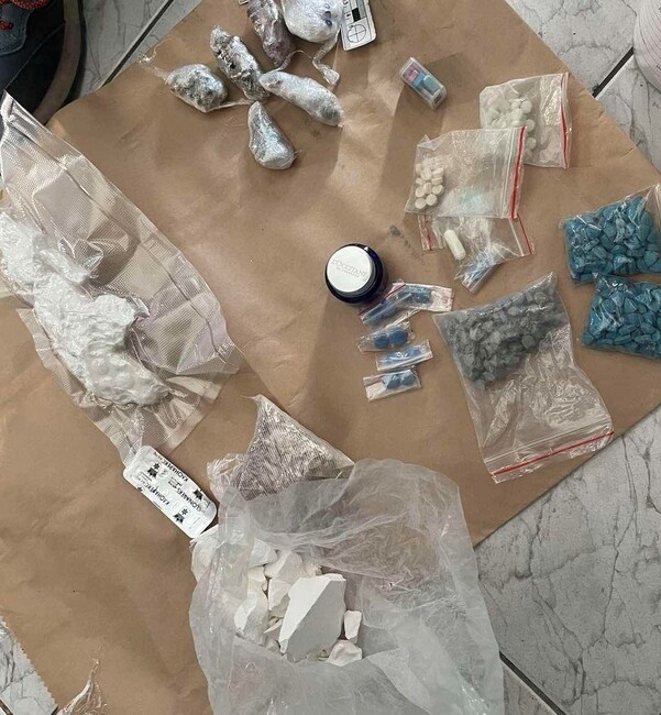 МВР: Столични полицаи иззеха близо три килограма наркотични вещества