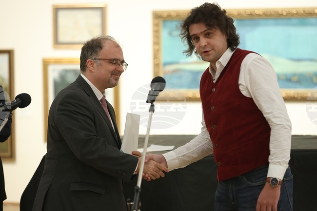 Национална награда за български роман „13 века България"