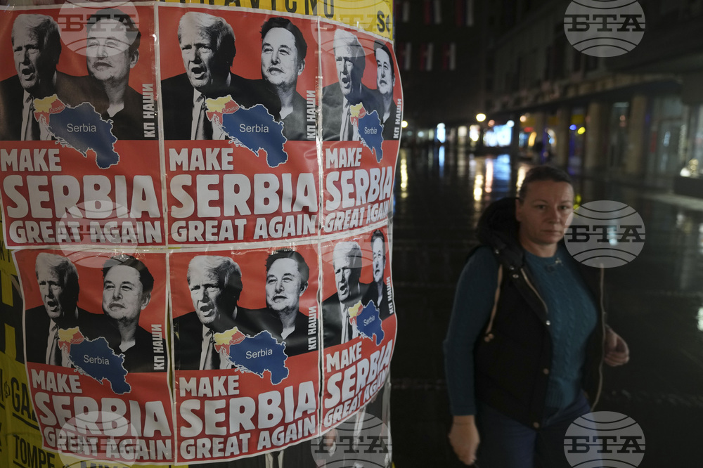 Плакати с лика на Тръмп и надпис „Make Serbia Great Again“ се появиха в Белград