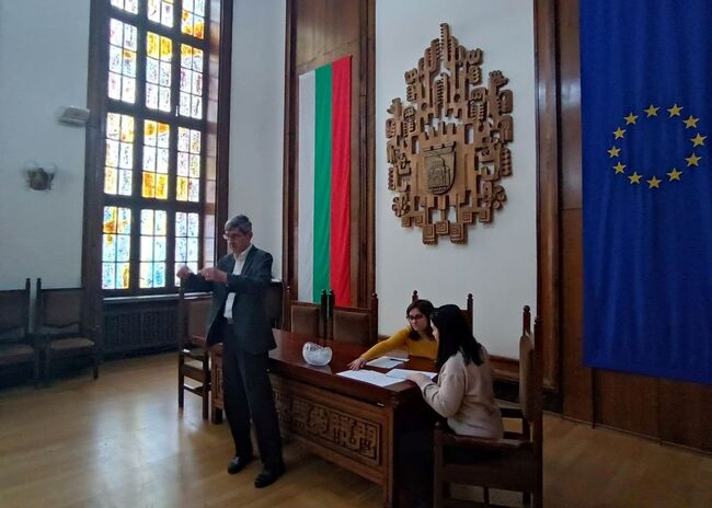 Община Плевен: Изтеглиха жребия за разпределение на местата за продажба на мартеници
