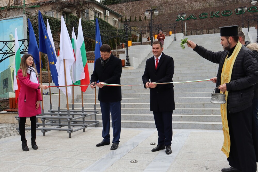 Община Хасково: Проектът “Ремонт и реконструкция на подход на Монумент "Света Богородица“ приключи