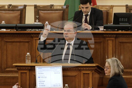 Парламент - заседание - Радомир Чолаков