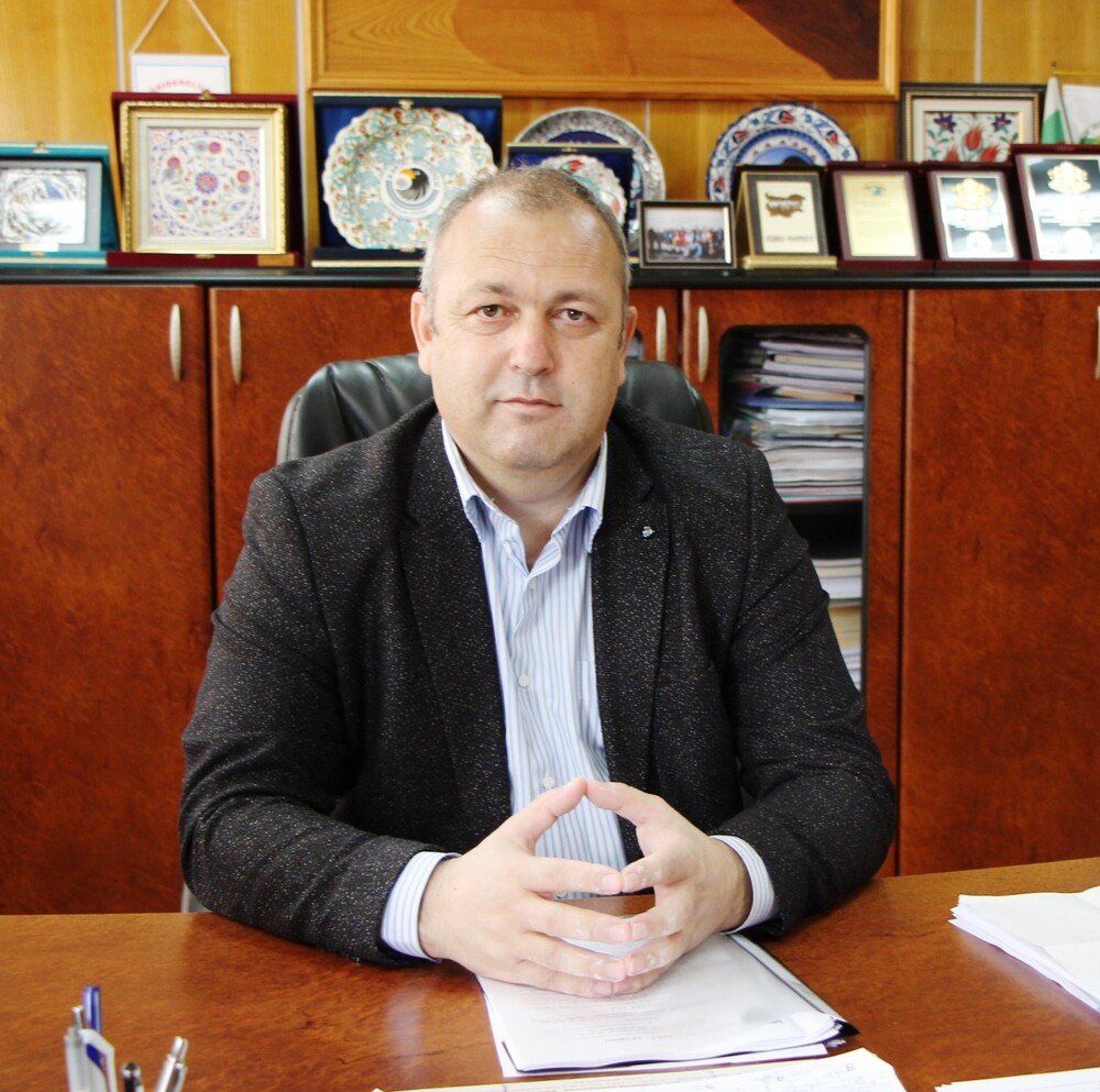 Община Ардино: Кметът инж. Изет Шабан подписа договор за изпълнение на проект „Грижа в дома в община Ардино“