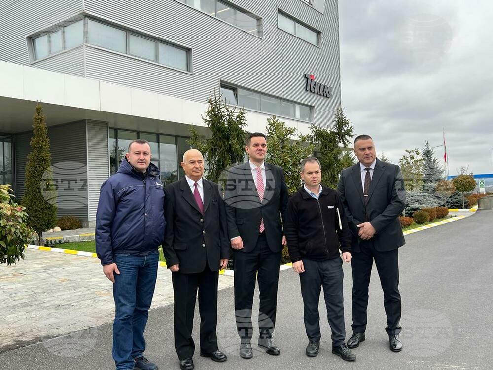 Economy Minister Meets Turkish Auto Parts Maker Management in Kardzhali