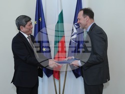 Снимка: Министерство на външните работи - Заместник – министър Коджабашев прие копия на акредитивни писма на новите посланици на Република Филипини и Република Панама