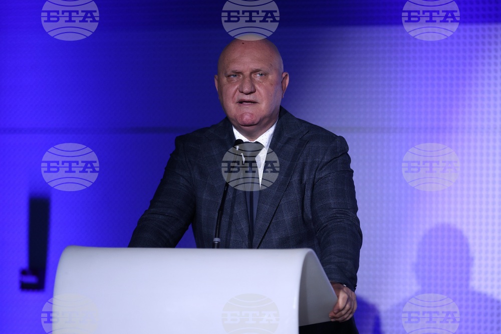 Процентът на безработица сред висшистите в професионалното направление "Архитектура, строителство и геодезия" е по-нисък от средния за страната, съобщи министърът на образованието