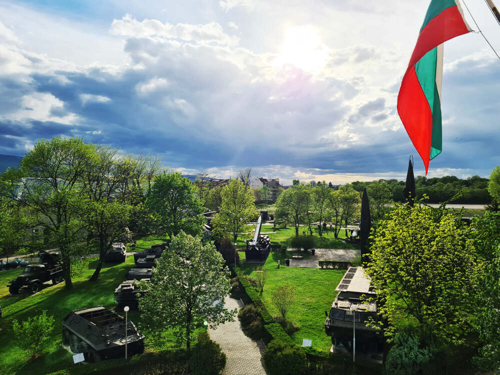 Български художници класици представя изложбата „В сянката на войната“ в Националния военноисторически музей