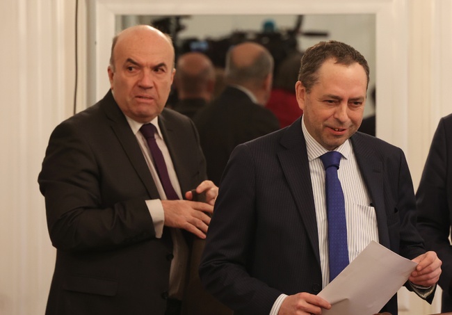 Парламент - Комисия по външна политика