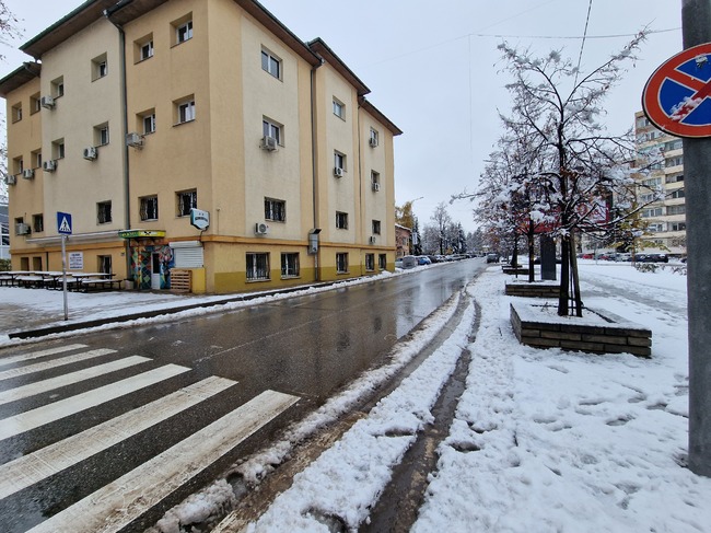 Пътищата в Пернишка област са почистени, няма затворени улици в града, съобщи говорителят на Община Перник Адриан Скримов