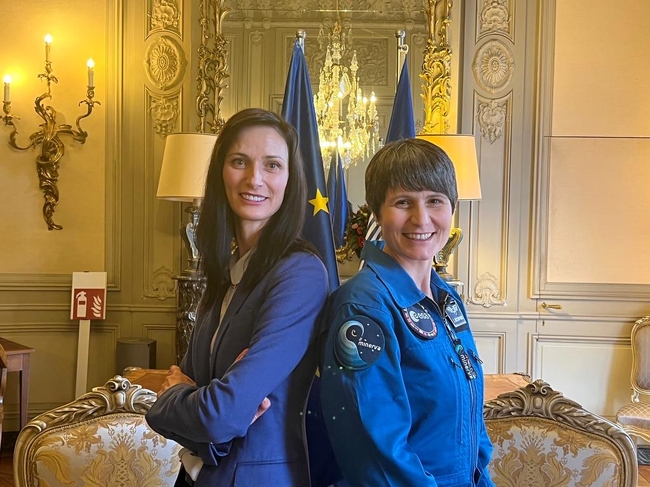 Мария Габриел и Саманта Кристофорети: Вярваме в новото поколение учени и иноватори да разширят границите на познанието ни за Вселената