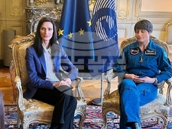 Снимка: Европейска комисия -Мария Габриел и Саманта Кристофорети: Вярваме в новото поколение учени и иноватори да разширят границите на познанието ни за Вселената