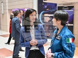 Снимка: Европейска комисия -Мария Габриел и Саманта Кристофорети: Вярваме в новото поколение учени и иноватори да разширят границите на познанието ни за Вселената