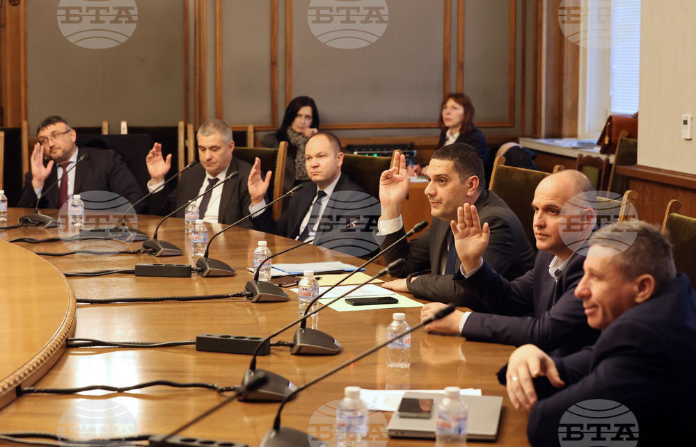 Парламент - Комисия по отбрана