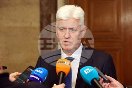 Парламент - Комисия по отбрана