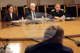 Парламент - Комисия по отбрана