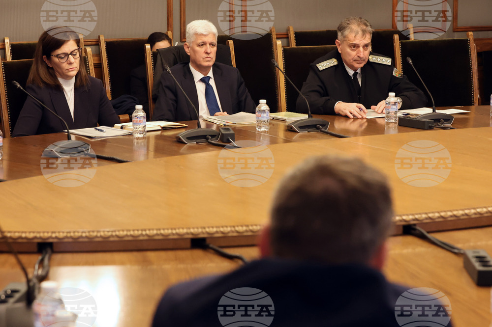 Парламент - Комисия по отбрана