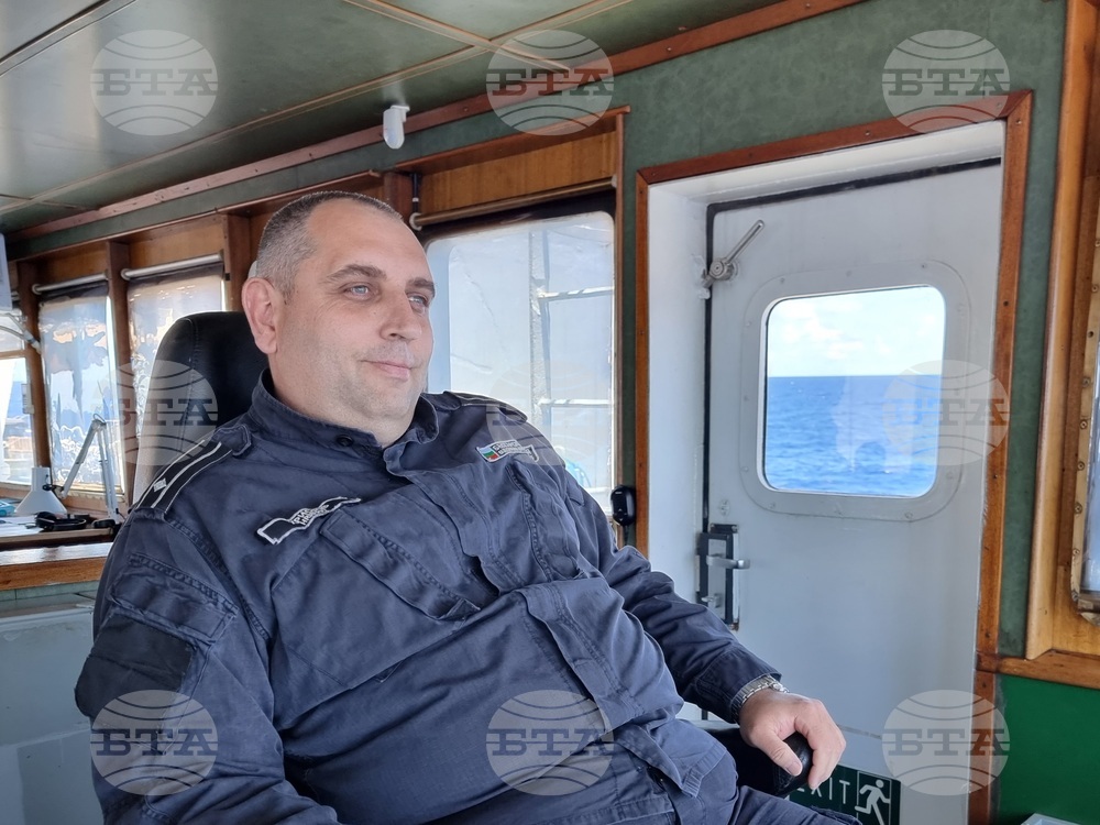Ден 30 - Антарктида - Св. св. Кирил и Методий - кап. III ранг Христо Христов - щурман
