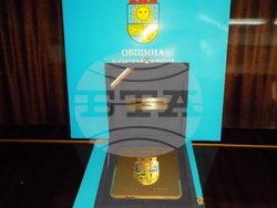 Снимка: Пресцентър МВР - Почетни отличия за екипите на пожарната и полицията, овладели критичната ситуация с горяща цистерна в Костинброд