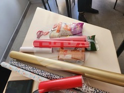 Ученици от училище „Св. св. Кирил и Методий“ в Атина изработиха маракаси по време на музикално ателие