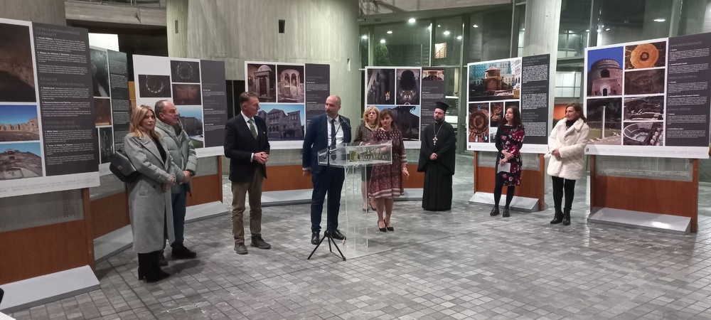 Изложбата „Солун – София. По улиците на историческите паметници“ бе открита на 11 ноември в Солун