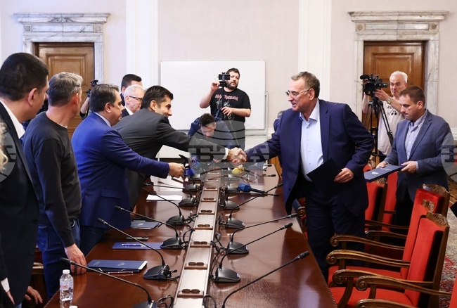 Alliance for Rights and Freedoms Insists CC-DB's "Cordon Sanitaire" around MRF-New Beginning Leader Peevski Be Implemented