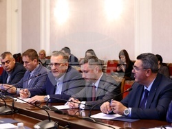 Парламент - ПП-ДБ - АПС - среща