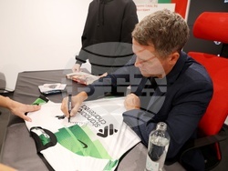 Майкъл Оуен - фенове - среща