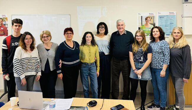 Първият урок след ваканцията в училище „Свети Климент Охридски” във френския град Екс ан Прованс бе посветен на народните будители