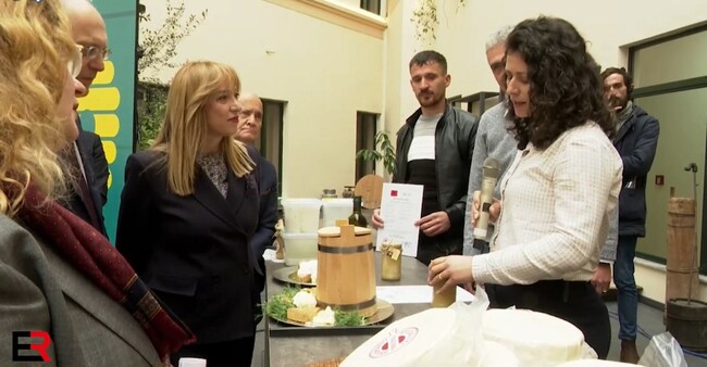 АТА: Първите 4 сертифицирани продукта „Произведено в Албания“ бяха представени от албанския земеделски министър Фрида Крифца