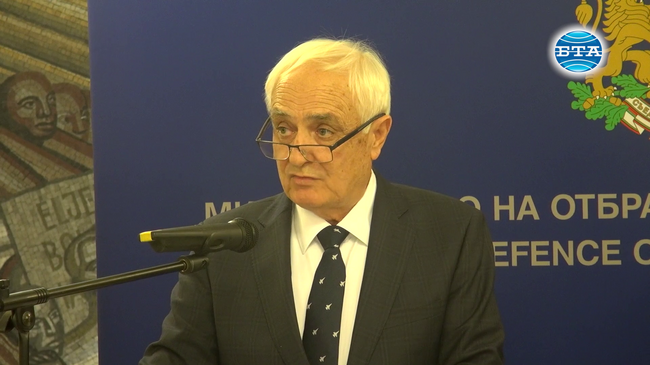 Има хроничен недостиг на изправна летателна техника, заяви служебният министър на отбраната Атанас Запрянов