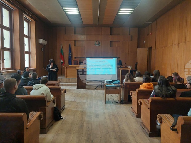 Конкурс за есе и рисунка "Справедливостта през моите очи" обявява Окръжен съд- Пазарджик