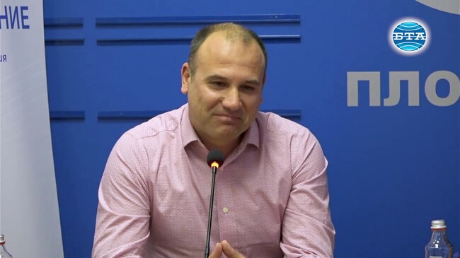 Вдъхновяващо е да видиш как студенти проявяват интерес и започваме да работим заедно в екип, заяви инж. Николай Чалъков