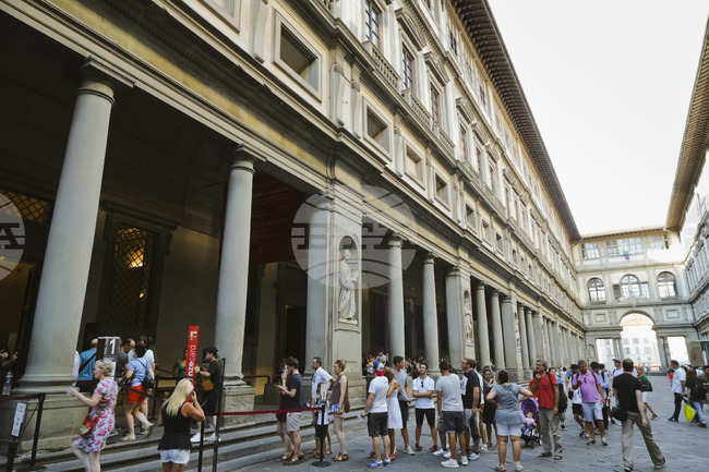 Турист повреди картина в галерия „Уфици“, докато си прави селфи