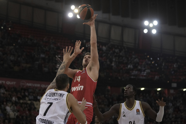 Bulgarian Basketball Player Vezenkov Wins Fourth EuroLeague Monthly MVP, Third Most in Its History