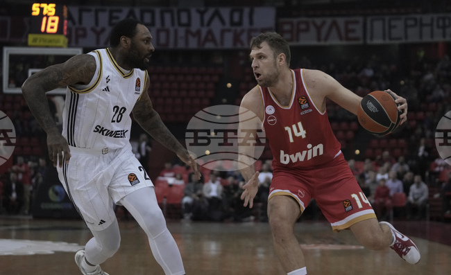 Александър Везенков и Олимпиакос започнаха с победа в четвъртфиналните плейофи в гръцкия баскетболен шампионат