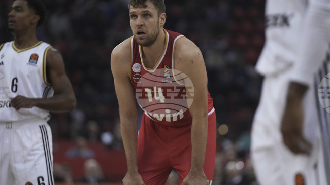 Александър Везенков и Олимпиакос се справиха при домакинството си на Партизан в баскетболната Евролига