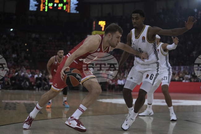 Александър Везенков вкара 23 точки за победата на Олимпиакос над Париж в Евролигата