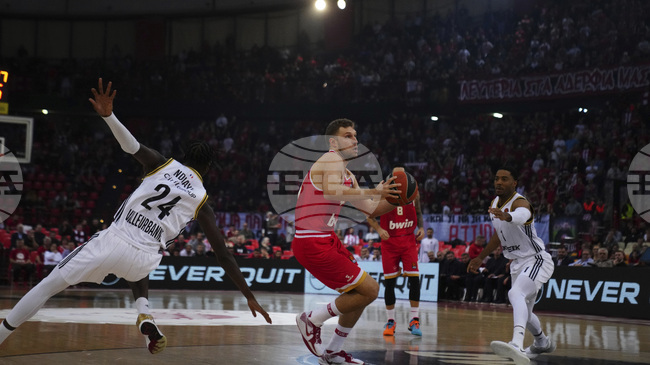 Проливният дъжд в Южна Гърция отложи срещата между Олимпиакос и Фенербахче от Евролигата