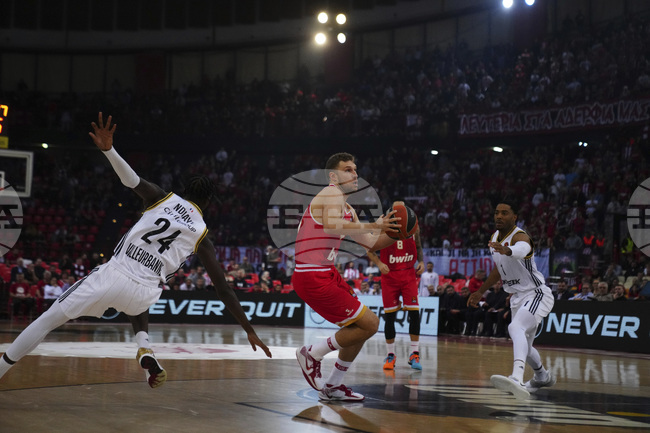 Проливният дъжд в Южна Гърция отложи срещата между Олимпиакос и Фенербахче от Евролигата