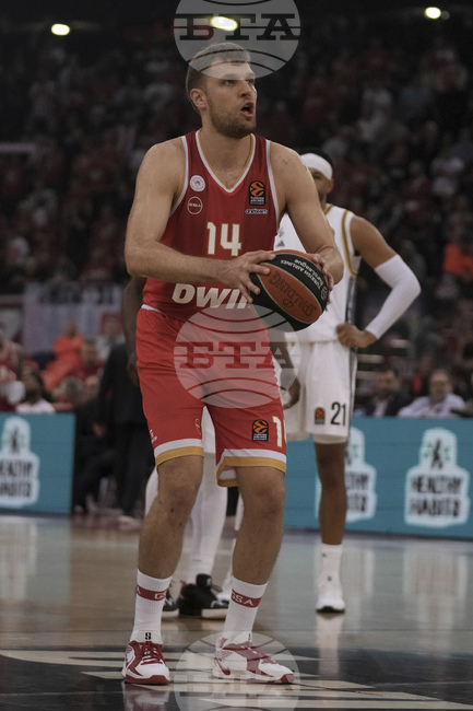 Олимпиакос и Александър Везенков са на една победа от титлата в баскетболното първенство в Гърция